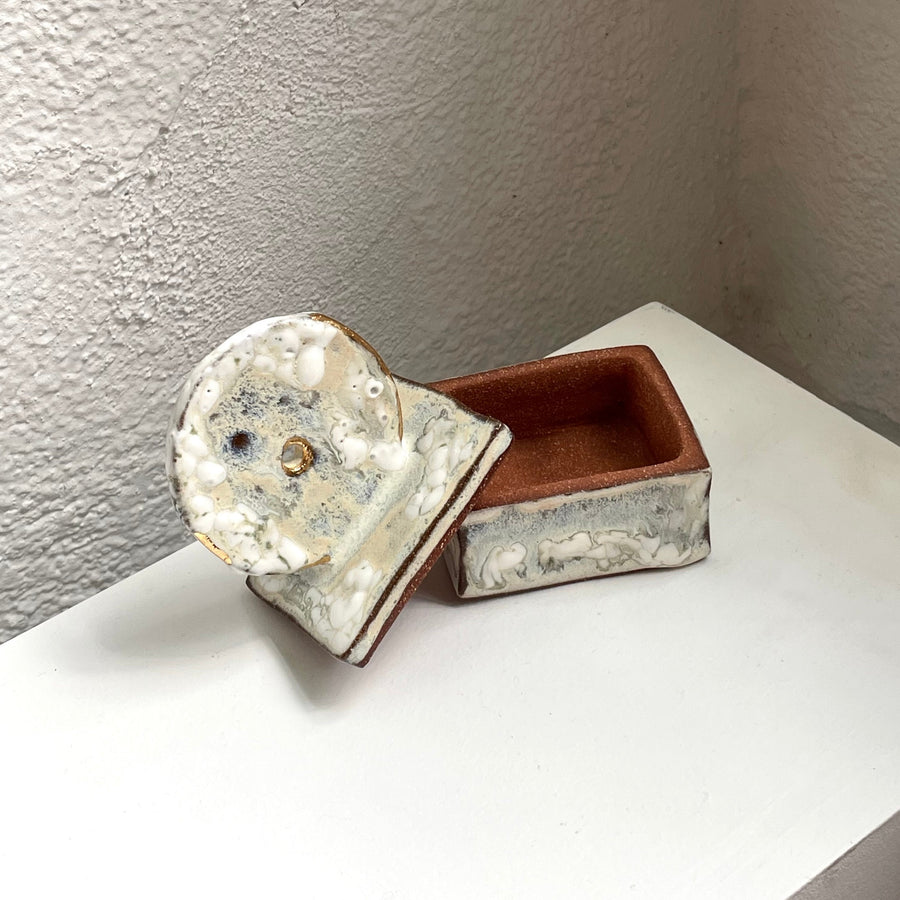 Square-Shaped Lidded Jewelry Box with Circle Pull